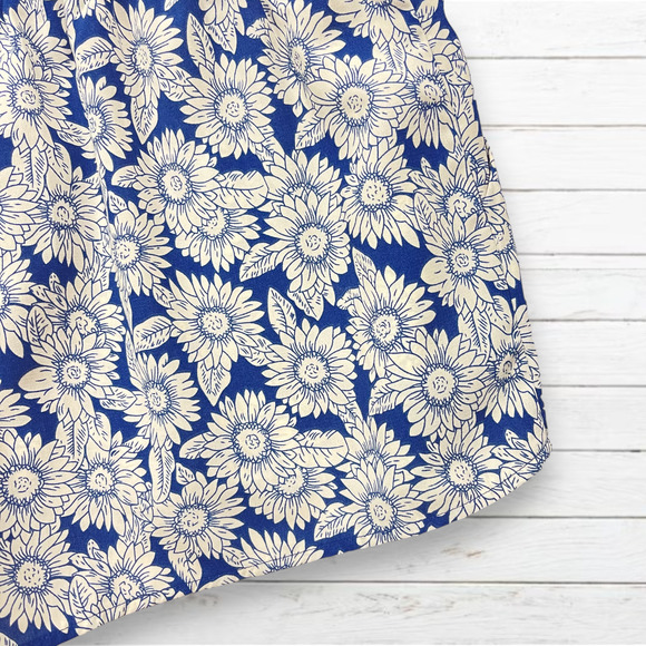 Fifty Street Shorts Womens Size Small High Rise Blue Floral Pocket Flat Front - Picture 6 of 6